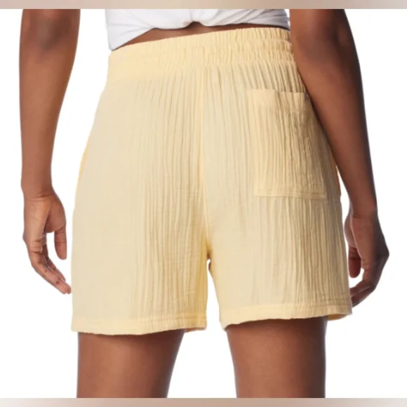 COLUMBIA Light Yellow Holly Hideaway Breezy Shorts - Size Large (NWT) - Picture 2 of 9